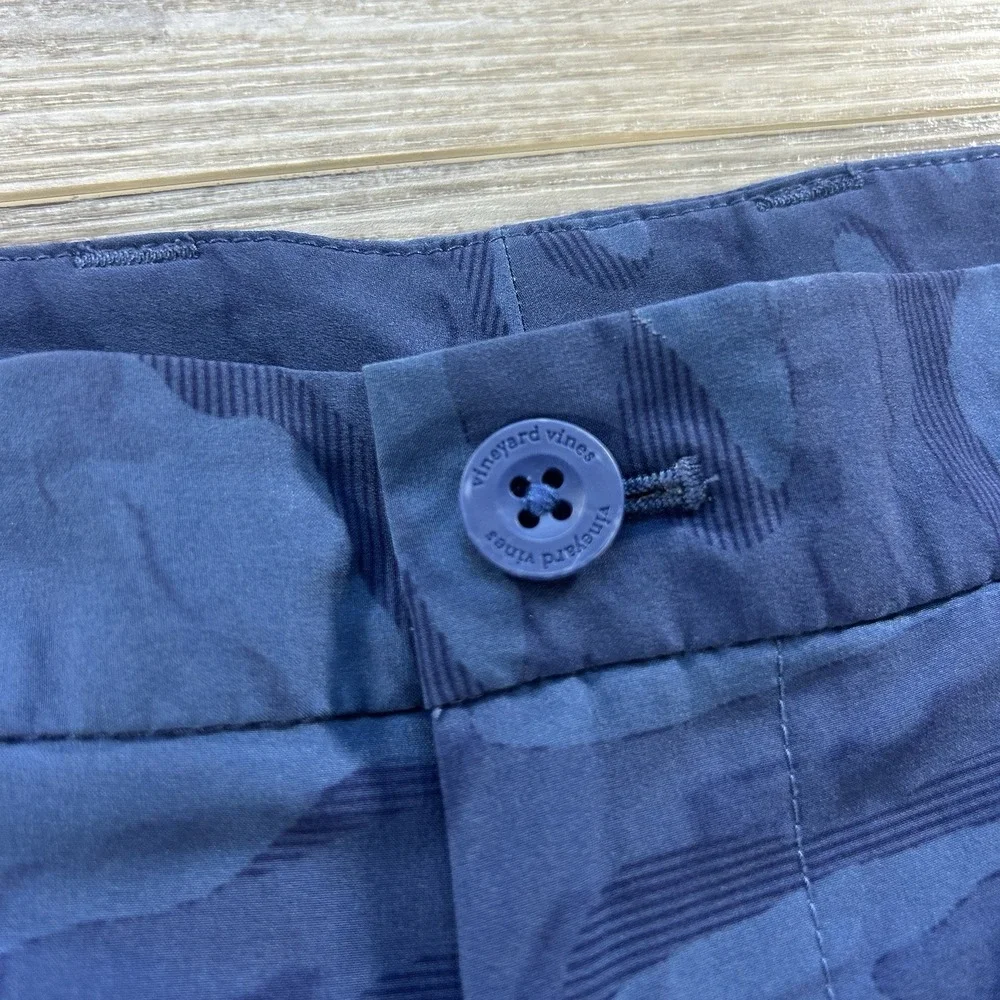 Vineyard Vines Size 35 Performance Breaker Blue Camo 7.5